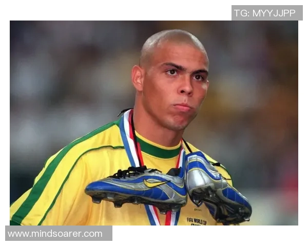 带牙套的足球明星如何在赛场上展现自信与风采